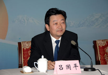 中国评论新闻:国土部办公厅原主任吕国平被双